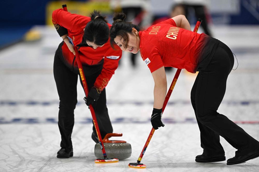 他们通过默 他们通过默